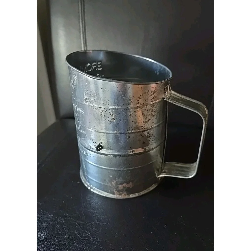 Vintage Bromwells Measuring Cup Flour‎ Sifter Crank Handle Kitchen Baking Tool
